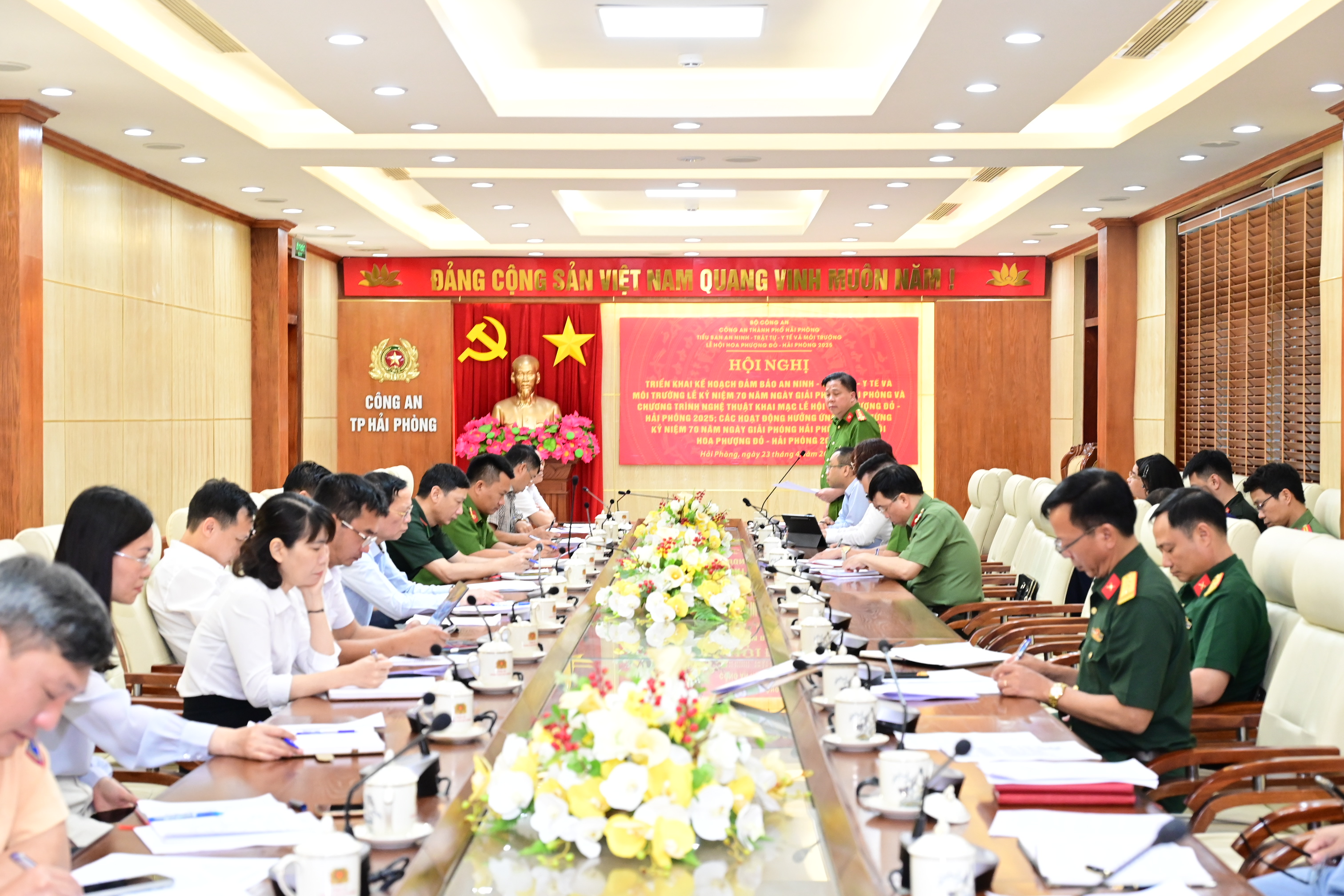 Triển khai Kế hoạch bảo đảm an ninh, trật tự, y tế và môi trường Lễ kỷ niệm 70 năm giải phóng Hải Phòng và Lễ hội Hoa phượng đỏ - Hải Phòng năm 2025